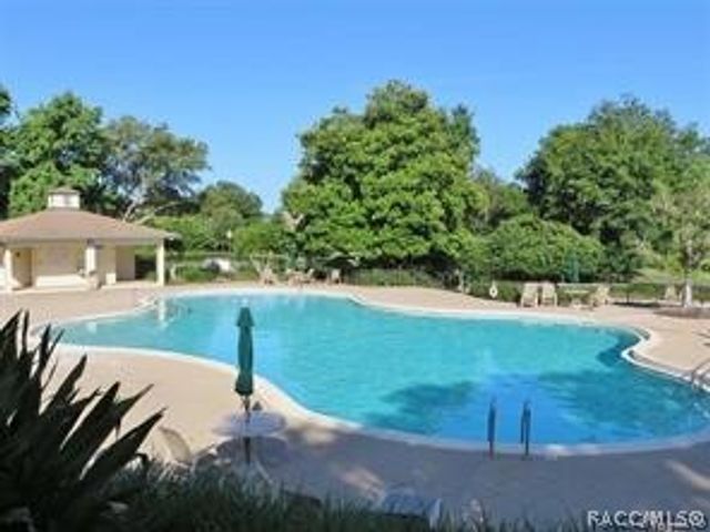 5985 W Croyden Circle, Crystal River, FL 34429