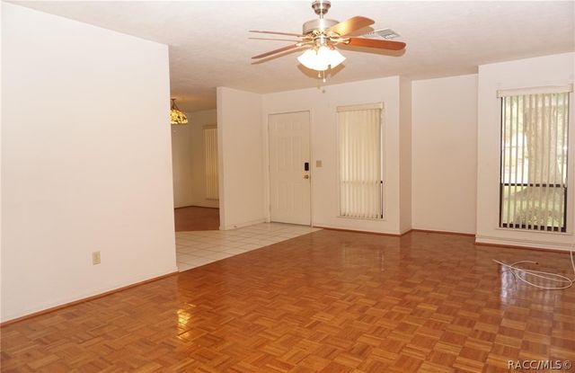 5985 W Croyden Circle, Crystal River, FL 34429
