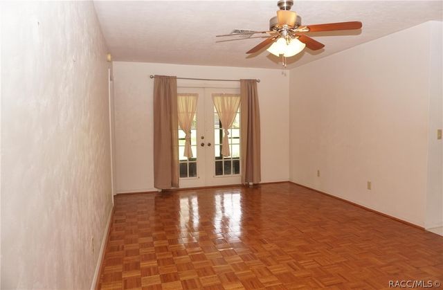5985 W Croyden Circle, Crystal River, FL 34429