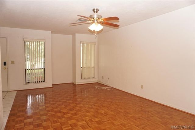 5985 W Croyden Circle, Crystal River, FL 34429