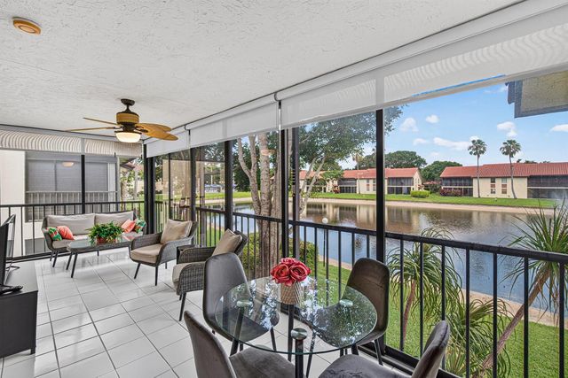 10223 N Circle Lake Drive 201, Boynton Beach, FL 33437