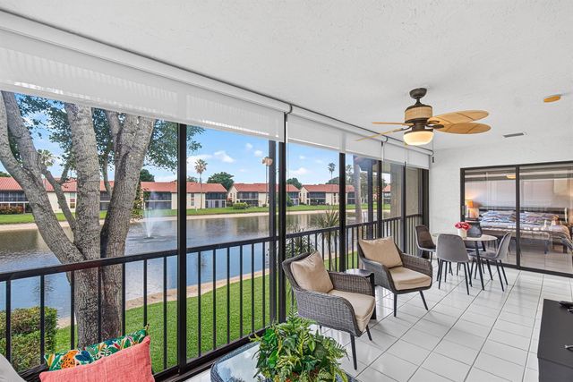 10223 N Circle Lake Drive 201, Boynton Beach, FL 33437