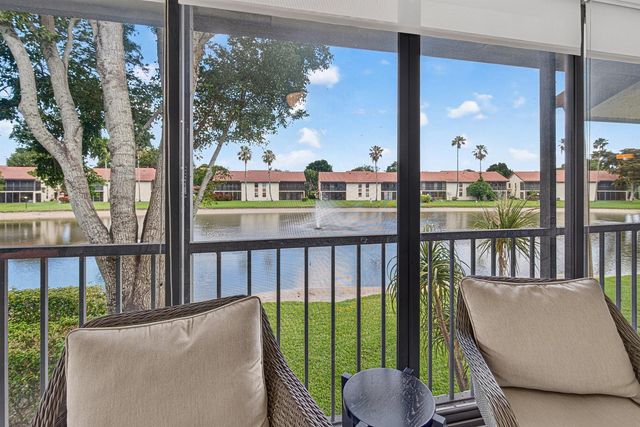 10223 N Circle Lake Drive 201, Boynton Beach, FL 33437