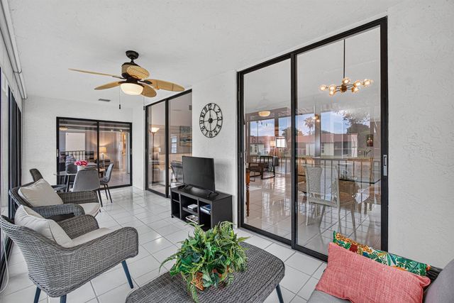 10223 N Circle Lake Drive 201, Boynton Beach, FL 33437