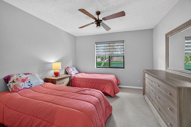 10223 N Circle Lake Drive 201, Boynton Beach, FL 33437