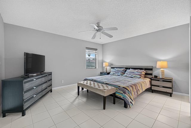 10223 N Circle Lake Drive 201, Boynton Beach, FL 33437