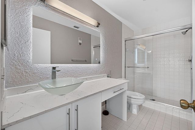 10223 N Circle Lake Drive 201, Boynton Beach, FL 33437