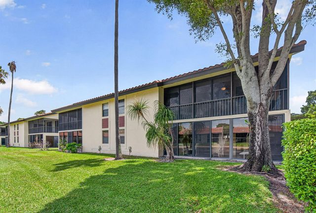 10223 N Circle Lake Drive 201, Boynton Beach, FL 33437