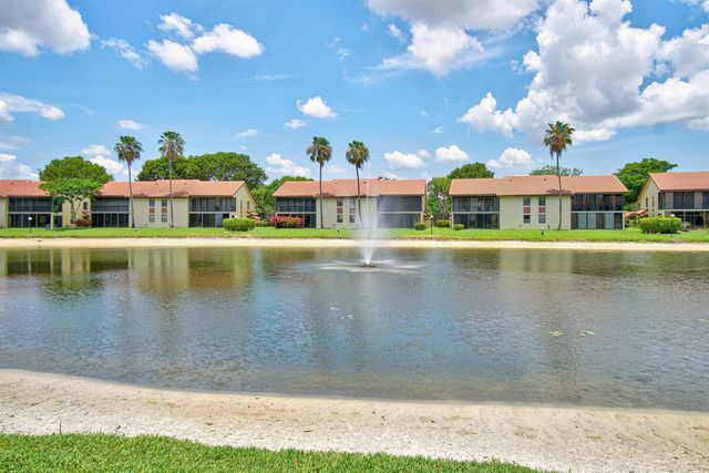 10223 N Circle Lake Drive 201, Boynton Beach, FL 33437