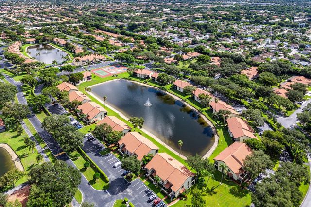10223 N Circle Lake Drive 201, Boynton Beach, FL 33437