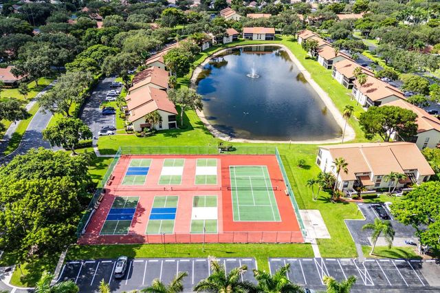 10223 N Circle Lake Drive 201, Boynton Beach, FL 33437