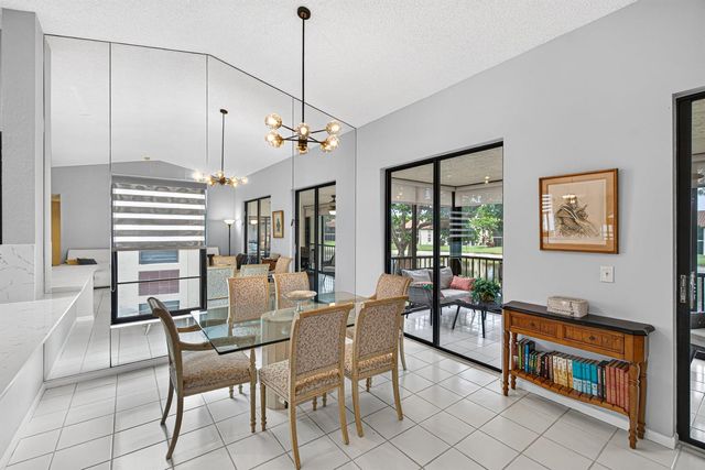 10223 N Circle Lake Drive 201, Boynton Beach, FL 33437