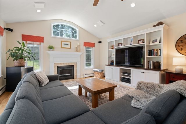 43 Maple Street, Norfolk, MA 02056