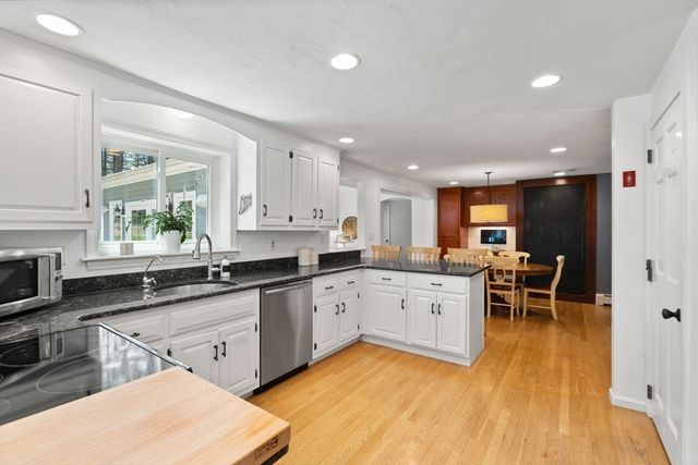 43 Maple Street, Norfolk, MA 02056
