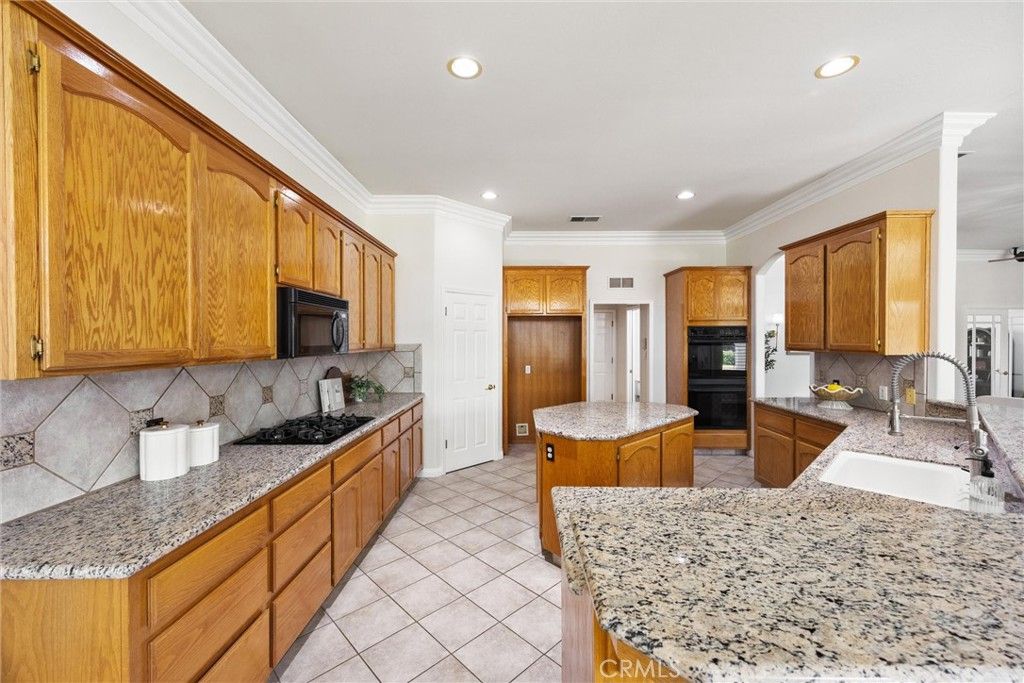 Image 13 of property listing at 14005 Austin Creek Avenue, Bakersfield, CA 93314