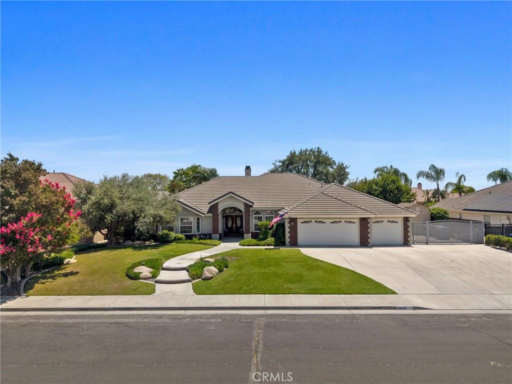 Image 3 of property listing at 14005 Austin Creek Avenue, Bakersfield, CA 93314