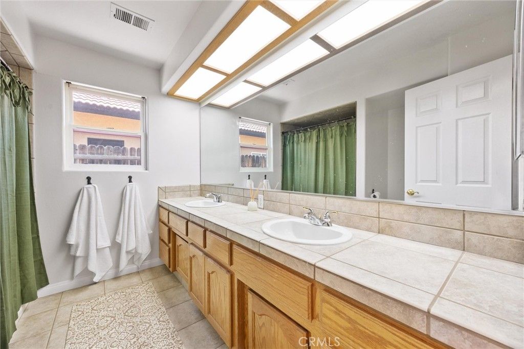 Image 34 of property listing at 14005 Austin Creek Avenue, Bakersfield, CA 93314