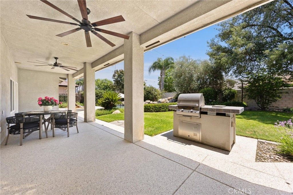 Image 36 of property listing at 14005 Austin Creek Avenue, Bakersfield, CA 93314