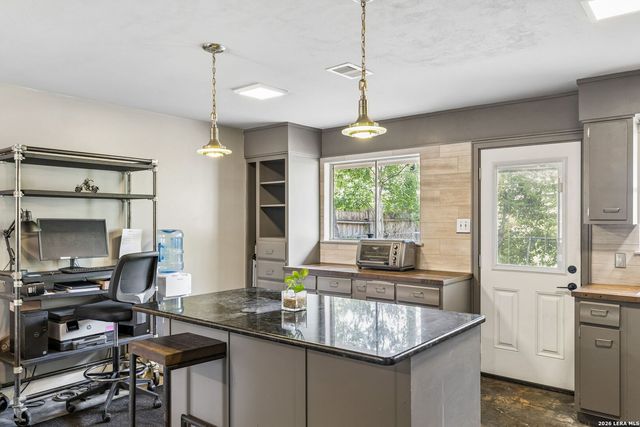 525 SOUTHTRAIL DR, San Antonio, TX 78216