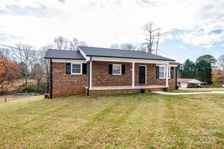 440 Greenlea Circle, Taylorsville, NC 28681