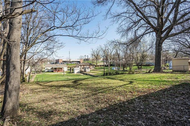 9808 E 59th Terrace, Raytown, MO 64133