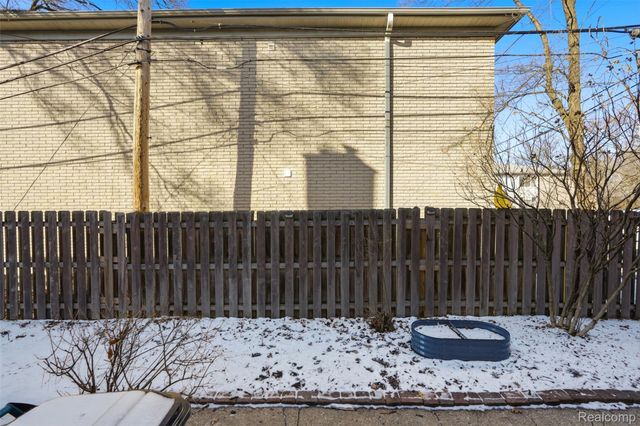 2604 Rochester Road 3, Royal Oak, MI 48073