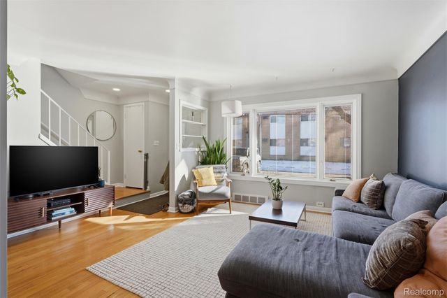 2604 Rochester Road 3, Royal Oak, MI 48073