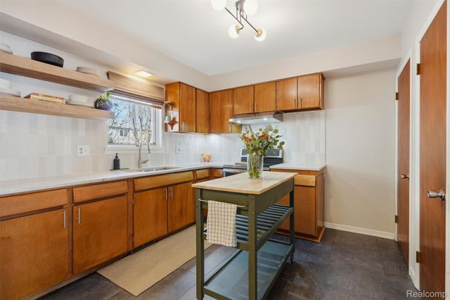 2604 Rochester Road 3, Royal Oak, MI 48073