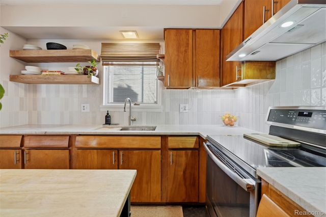 2604 Rochester Road 3, Royal Oak, MI 48073