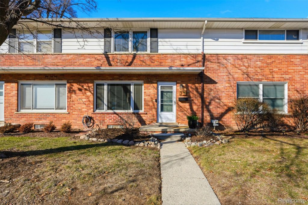 2604 Rochester Road 3, Royal Oak, MI 48073