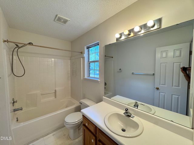 1004 Starkland Way, Holly Springs, NC 27540