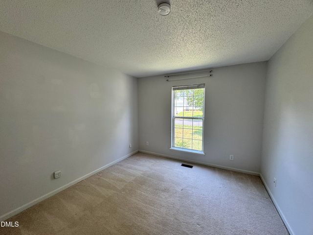 1004 Starkland Way, Holly Springs, NC 27540