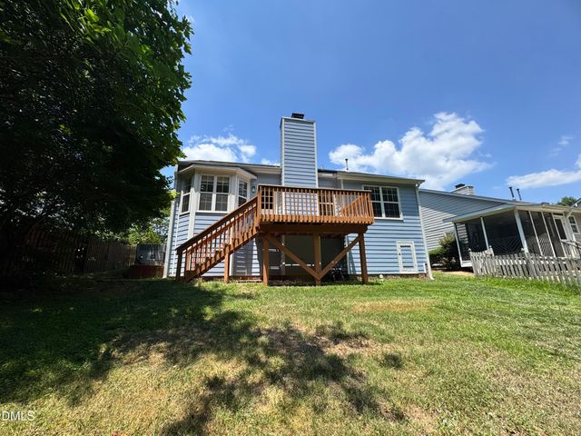 1004 Starkland Way, Holly Springs, NC 27540