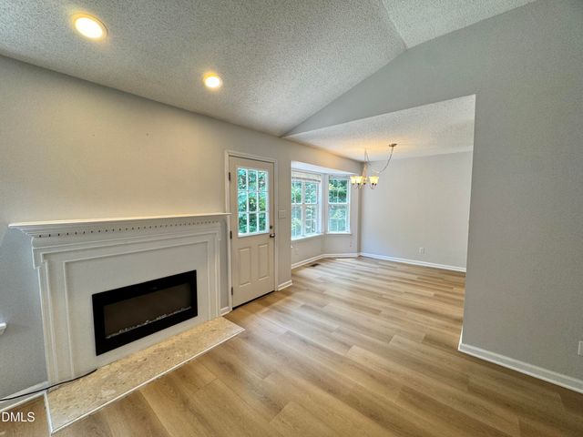 1004 Starkland Way, Holly Springs, NC 27540