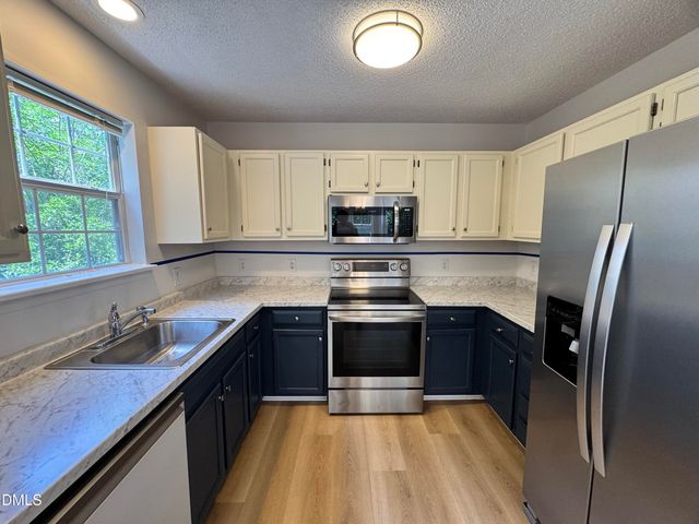 1004 Starkland Way, Holly Springs, NC 27540