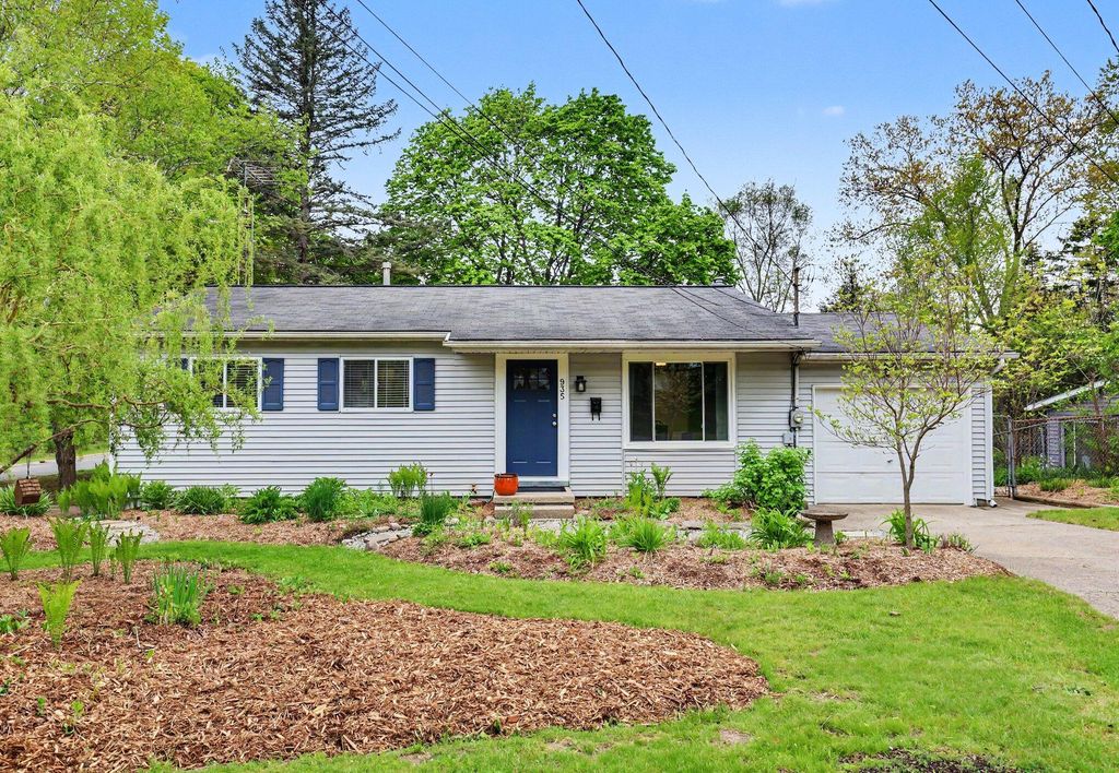 935 S Baldwin Street, Greenville, MI 48838