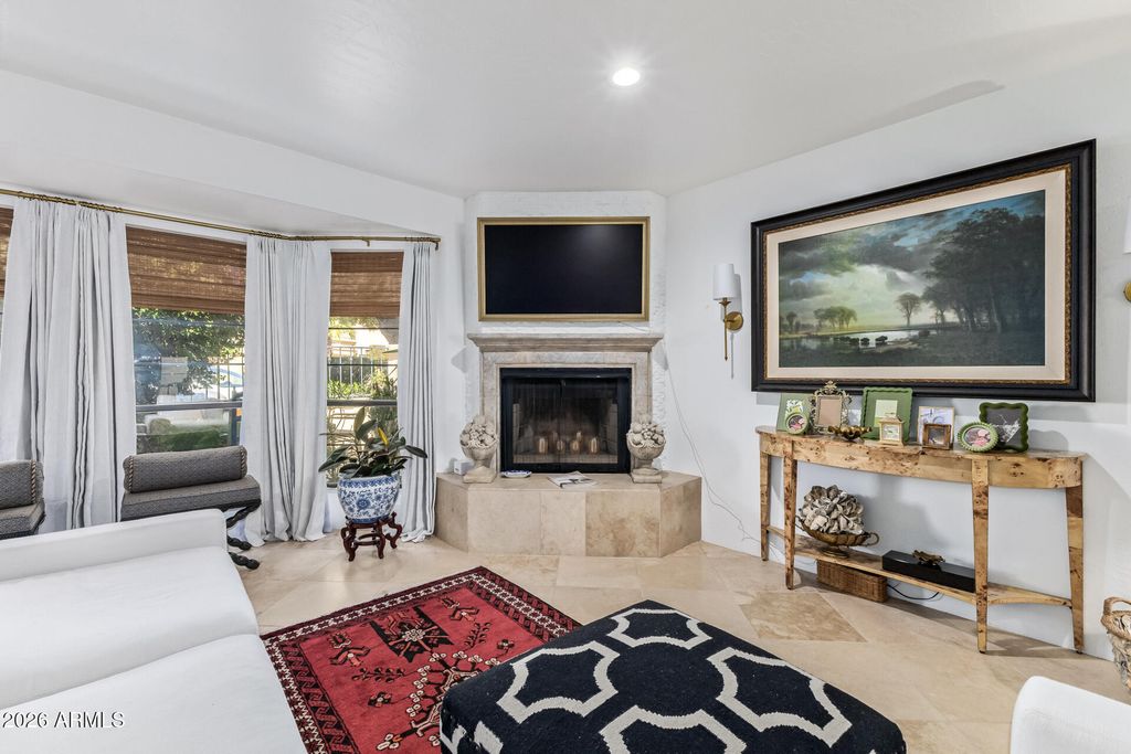 Image 10 of property listing at 5825 N 12TH Street 3, Phoenix, AZ 85014