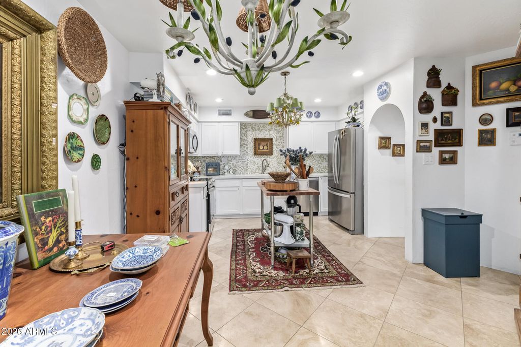 Image 16 of property listing at 5825 N 12TH Street 3, Phoenix, AZ 85014