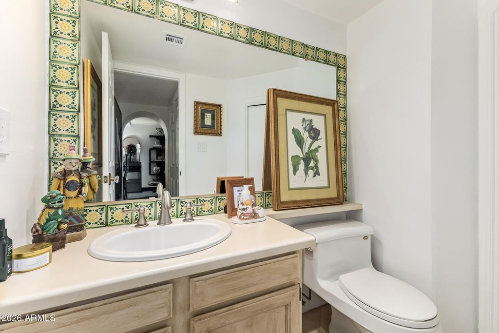 Image 17 of property listing at 5825 N 12TH Street 3, Phoenix, AZ 85014