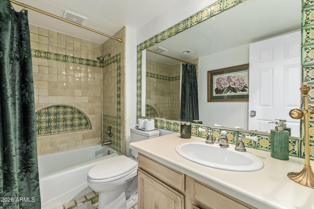Image 27 of property listing at 5825 N 12TH Street 3, Phoenix, AZ 85014