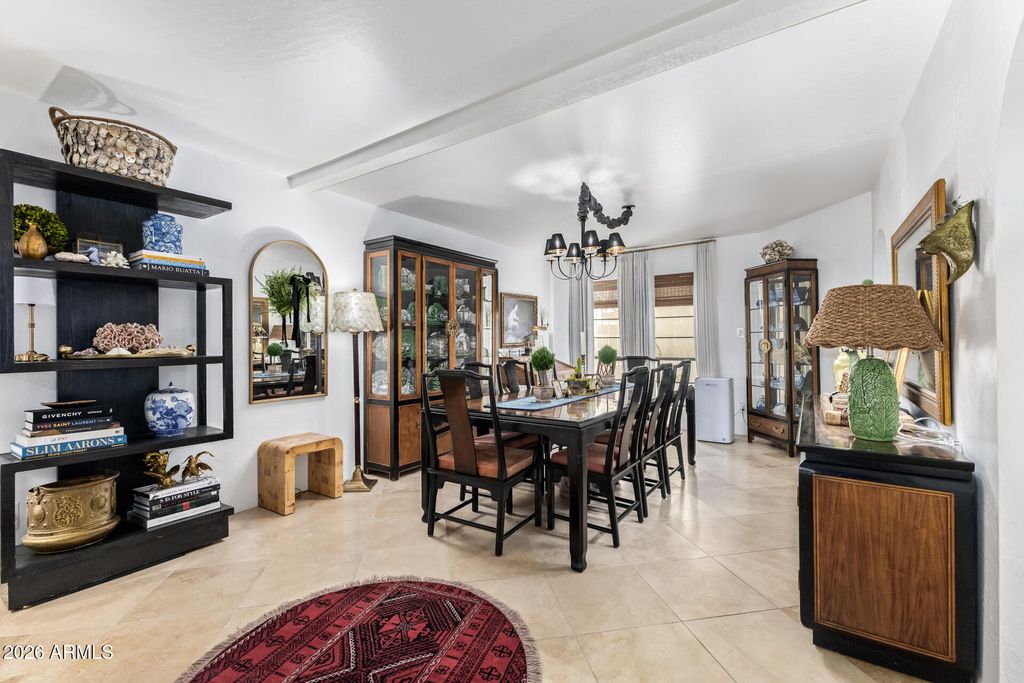 Image 8 of property listing at 5825 N 12TH Street 3, Phoenix, AZ 85014