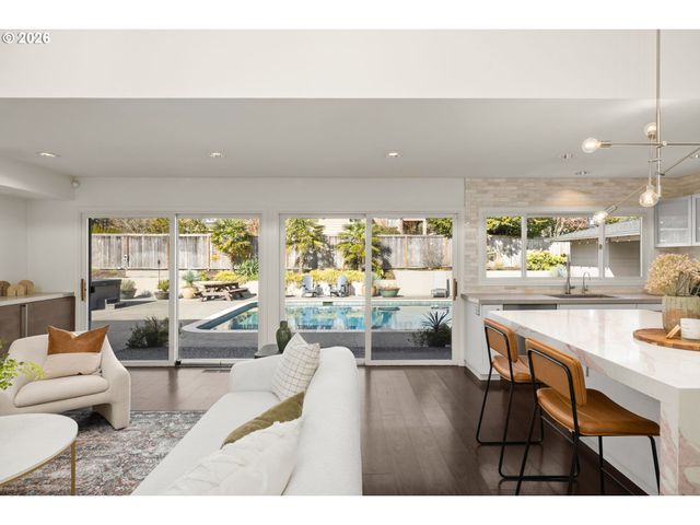 13768 KNAUS Rd, Lake Oswego, OR 97034