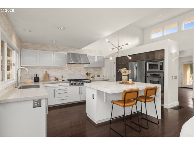 13768 KNAUS Rd, Lake Oswego, OR 97034