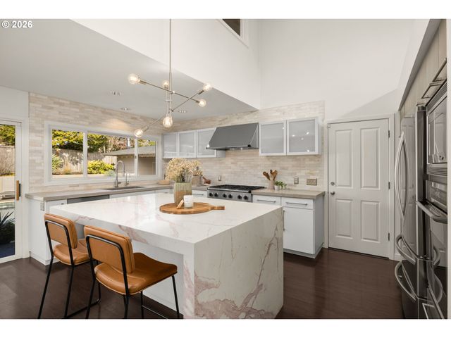 13768 KNAUS Rd, Lake Oswego, OR 97034