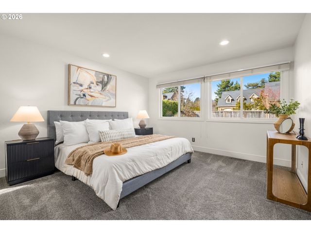 13768 KNAUS Rd, Lake Oswego, OR 97034