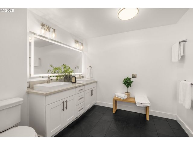 13768 KNAUS Rd, Lake Oswego, OR 97034