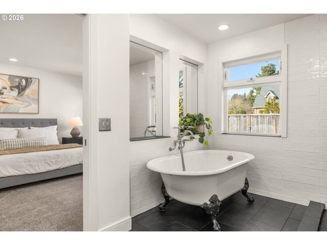 13768 KNAUS Rd, Lake Oswego, OR 97034