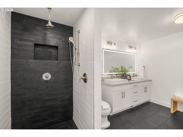 13768 KNAUS Rd, Lake Oswego, OR 97034