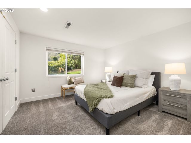 13768 KNAUS Rd, Lake Oswego, OR 97034