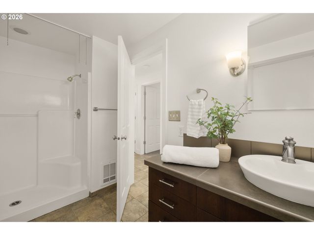 13768 KNAUS Rd, Lake Oswego, OR 97034